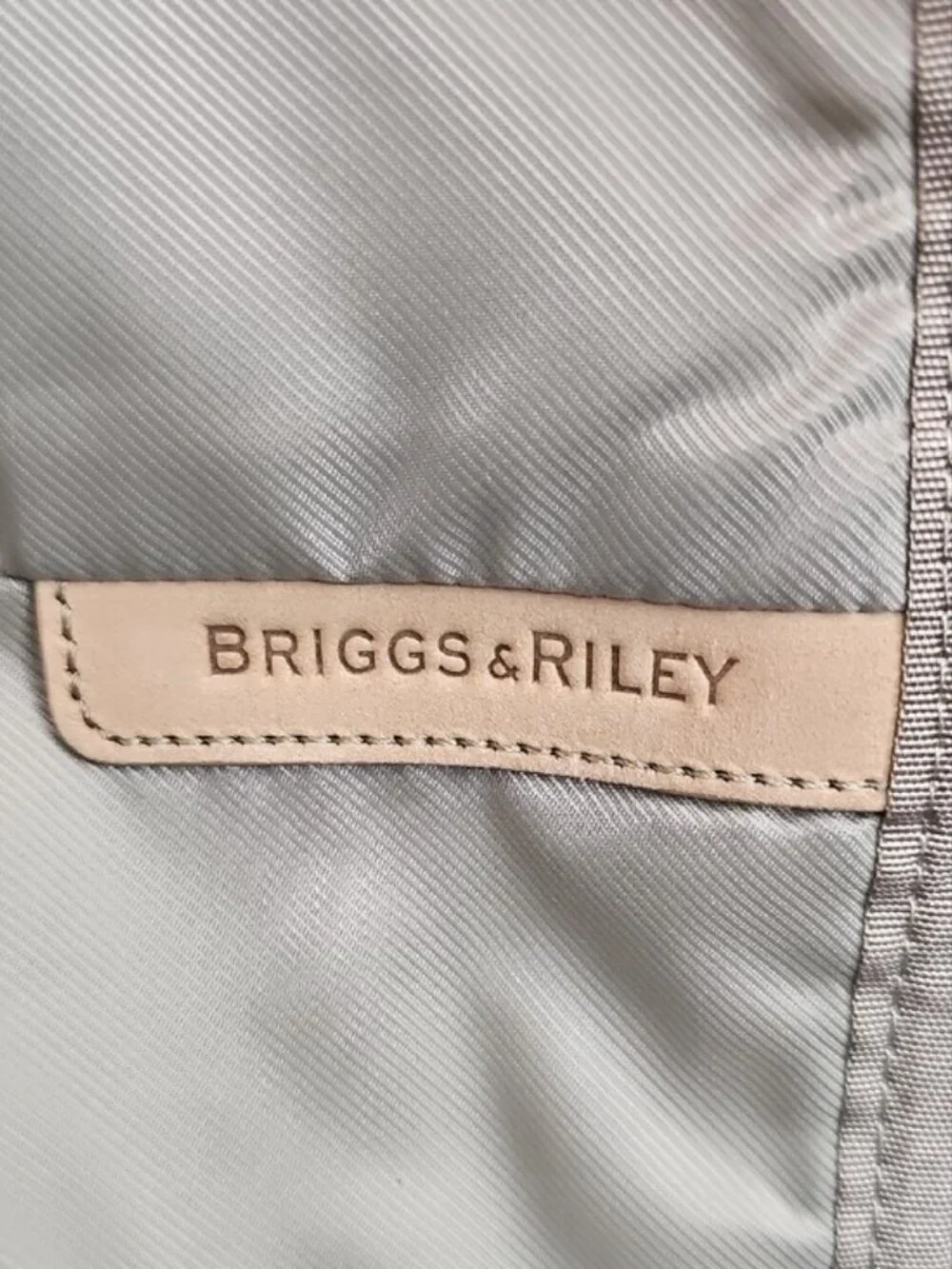Briggs & Riley Baseline Check-In Garment Sleeve Cover Formal wear protection